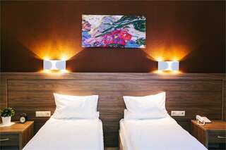 Гостиница Хемингуэй Краснодар Номер категории «Семейный с душем»-2