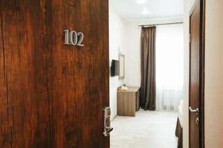 Гостиница Хемингуэй Краснодар Двухместный номер - Для гостей с ограниченными физическими возможностями-5